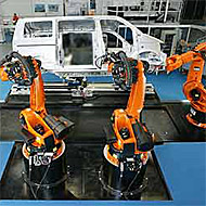 Wartung und Reinigung von KUKA Industrierobotern